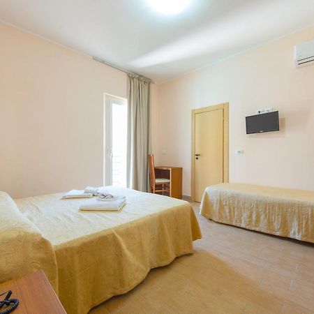 Hotel Adria Nuova Rimini Buitenkant foto