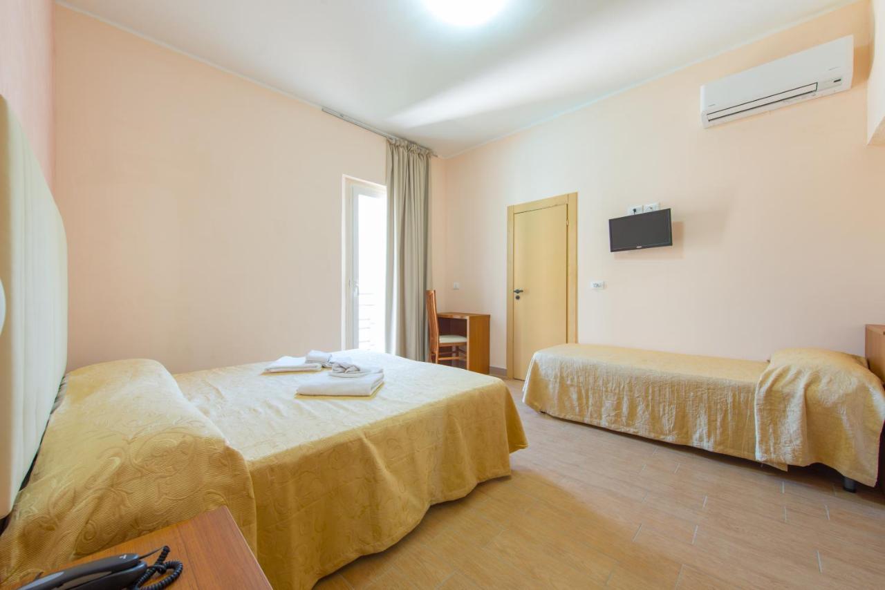 Hotel Adria Nuova Rimini Buitenkant foto